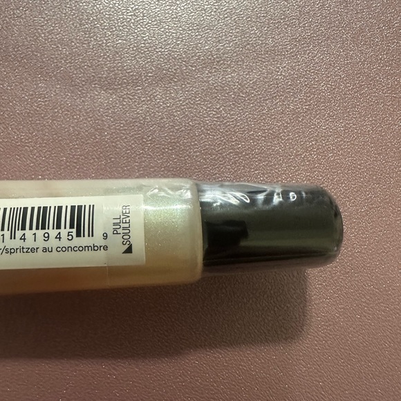 New sealed Avon Crave lip gloss Cucumber Spritzer. - Picture 3 of 4